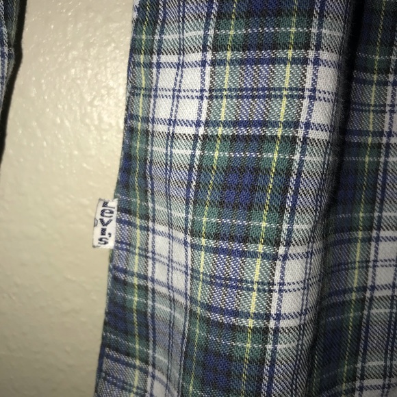 Vintage Levi’s flannel top - Picture 3 of 4